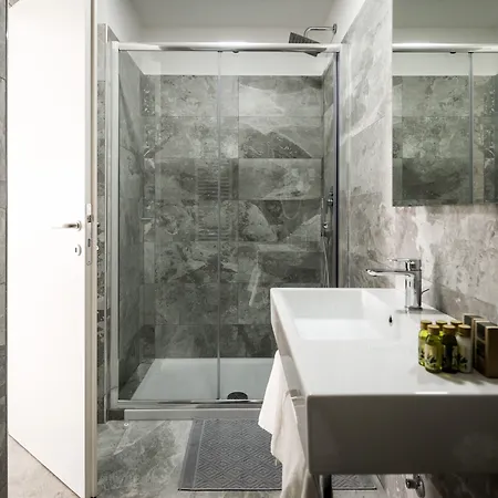 Vinci House 4*